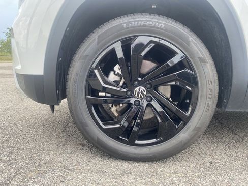 Used 2023 Volkswagen Atlas SE w/ Panoramic Sunroof Package image 9