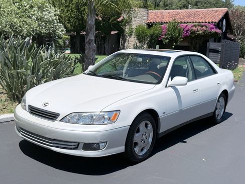 Used 2001 Lexus ES 330 FWD image 1
