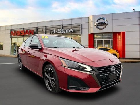 Certified 2024 Nissan Altima 2.5 SR image 1