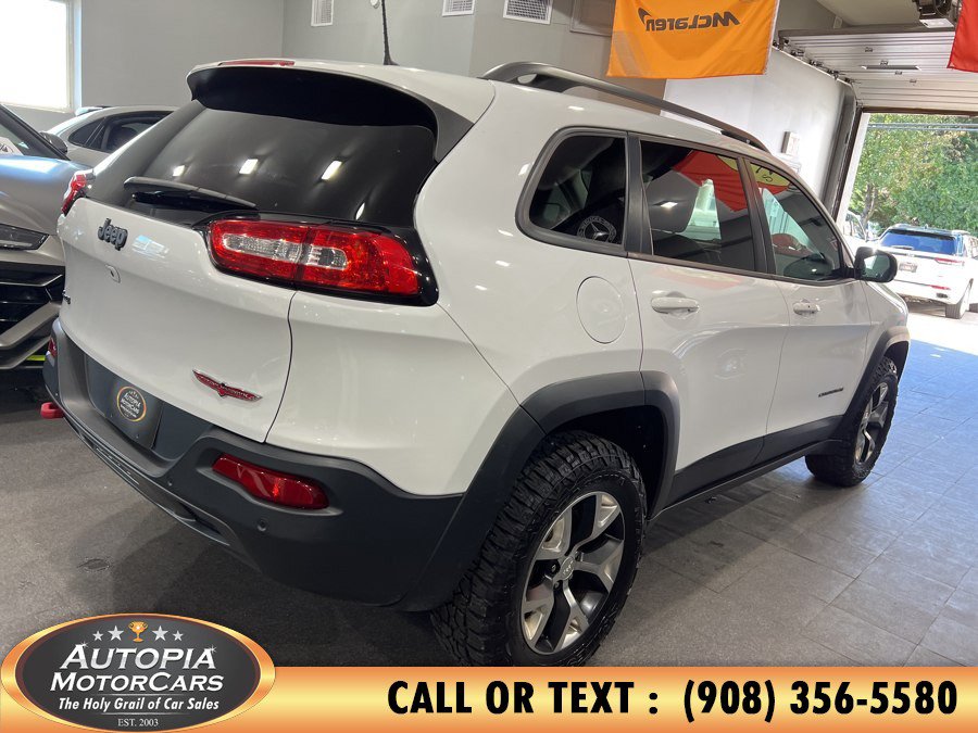 Used 2018 Jeep Cherokee Trailhawk AWD/4WD image 6