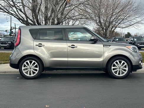 Used 2019 Kia Soul + image 8
