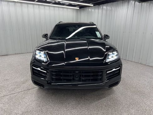 Used 2024 Porsche Cayenne S image 2