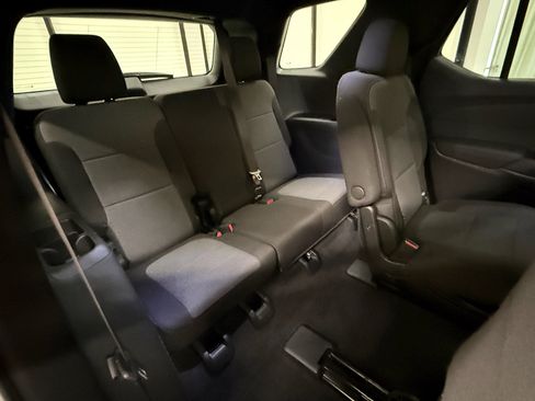 Used 2023 Chevrolet Traverse LT image 21