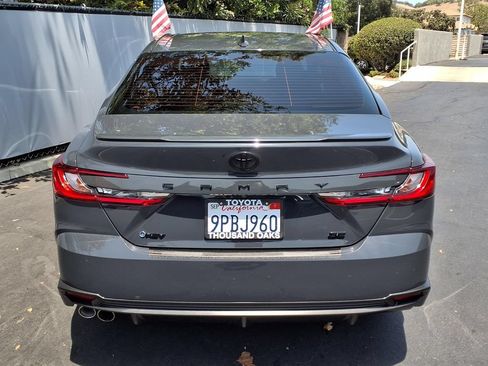 Used 2025 Toyota Camry SE w/ Convenience Package FWD image 5