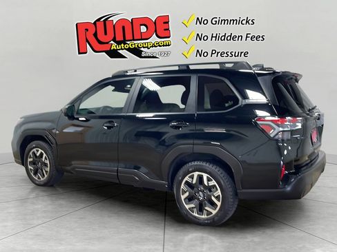 Used 2025 Subaru Forester Premium AWD/4WD image 4
