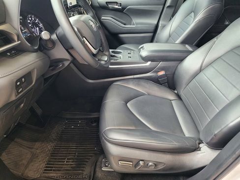 Used 2023 Toyota Highlander XLE image 26