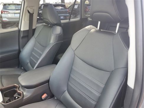 Used 2021 Toyota RAV4 Limited image 16