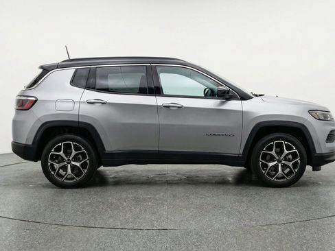 Used 2025 Jeep Compass Limited AWD/4WD image 11