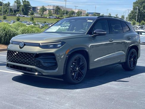 New 2026 Volkswagen Tiguan SE R-Line FWD image 3