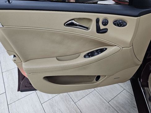 Used 2006 Mercedes-Benz CLS 500 w/ Premium Pkg image 37