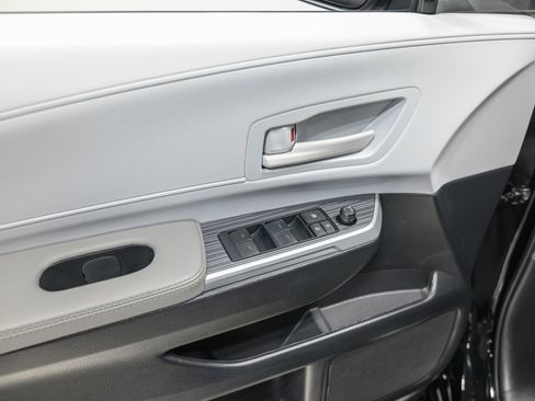 Used 2025 Toyota Sienna LE w/ LE Plus Package image 13