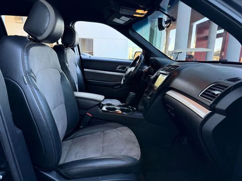 Used 2017 Ford Explorer XLT w/ Equipment Group 202A image 18