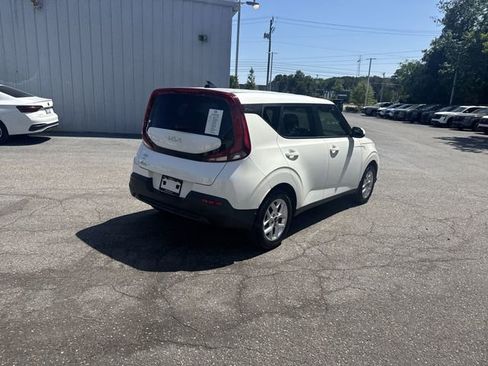 Used 2022 Kia Soul LX w/ Technology Package FWD image 5