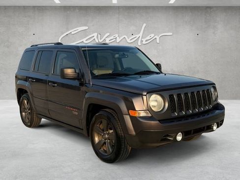 Used 2016 Jeep Patriot 75th Anniversary w/ Power Value Group FWD image 2