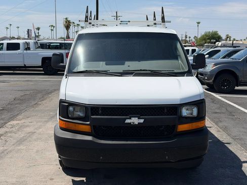 Used 2017 Chevrolet Express 2500 RWD image 20