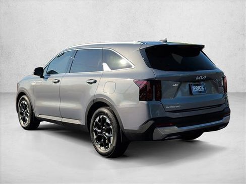 Used 2025 Kia Sorento S FWD image 7