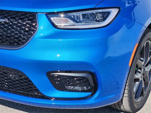 New 2026 Chrysler Pacifica Limited image 6