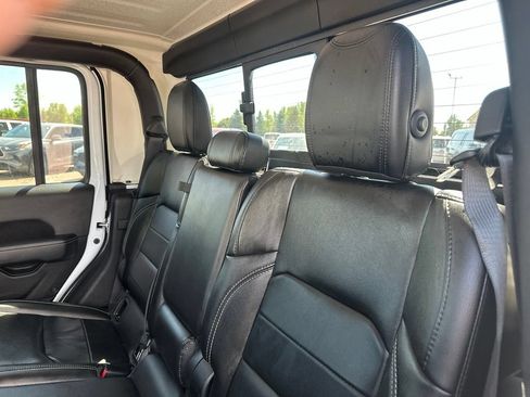 Used 2020 Jeep Gladiator Overland AWD/4WD image 24