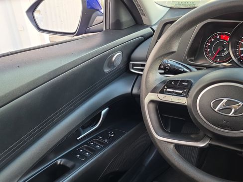 Used 2022 Hyundai Elantra SEL image 24