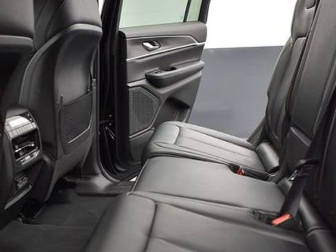 Used 2023 Jeep Grand Cherokee L Limited w/ Black Appearance Package image 8