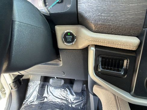 Used 2024 Ford Expedition Limited image 17