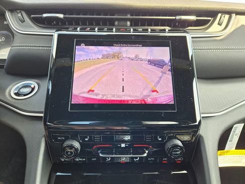 New 2025 Jeep Grand Cherokee Altitude AWD/4WD image 20