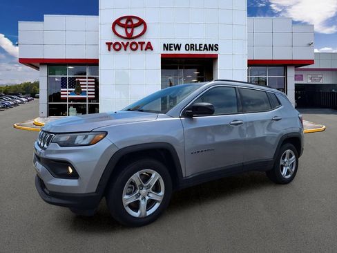 Used 2024 Jeep Compass Latitude AWD/4WD image 1