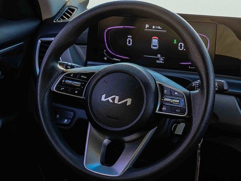 Certified 2024 Kia Seltos LX image 10