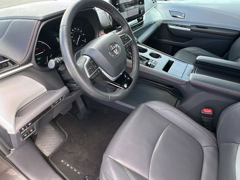 Used 2021 Toyota Sienna XSE image 10
