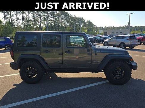 Used 2017 Jeep Wrangler Unlimited Sport w/ Connectivity Group AWD/4WD image 3