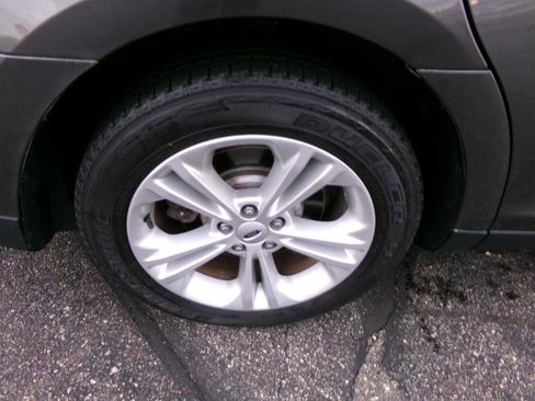 Used 2016 Ford Taurus SE image 37