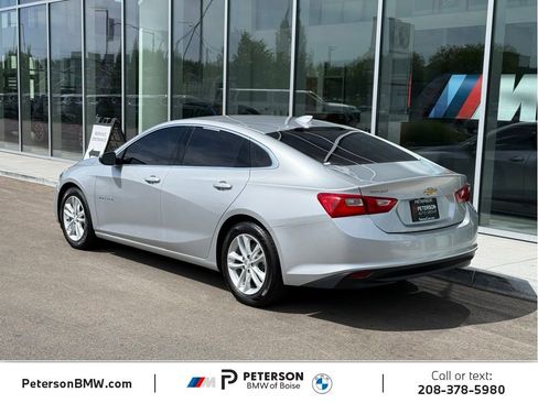 Used 2017 Chevrolet Malibu LT FWD image 3