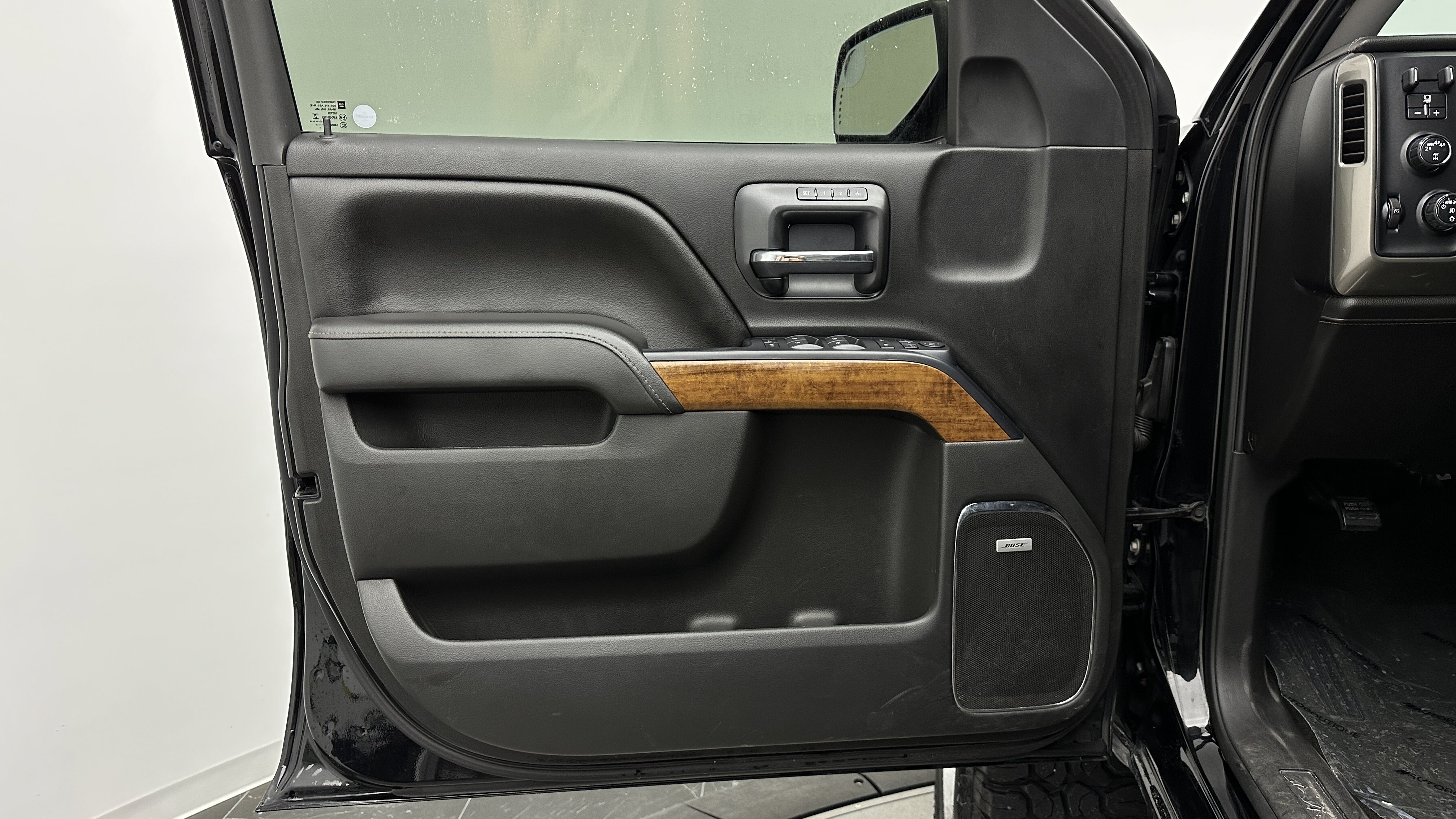 Used 2017 Chevrolet Silverado 1500 High Country AWD/4WD image 10