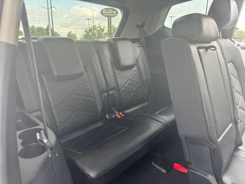 Used 2024 Volkswagen Atlas SE AWD/4WD image 32