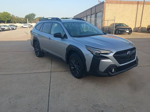 Used 2025 Subaru Outback Onyx Edition AWD/4WD image 6