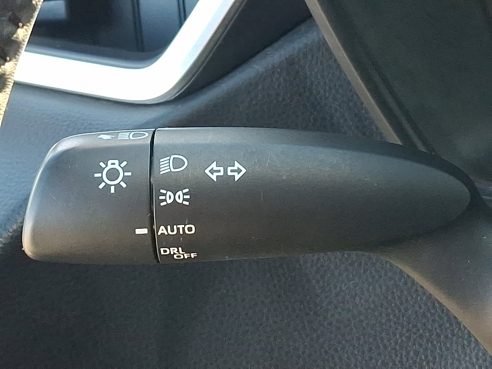 Used 2020 Toyota Corolla SE w/ SE Premium Package FWD image 27