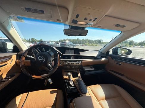 Used 2018 Lexus ES 350 w/ Navigation System Package FWD image 5