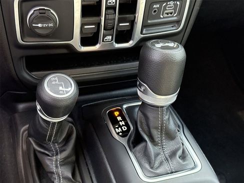 Used 2025 Jeep Wrangler Unlimited Sport AWD/4WD image 14
