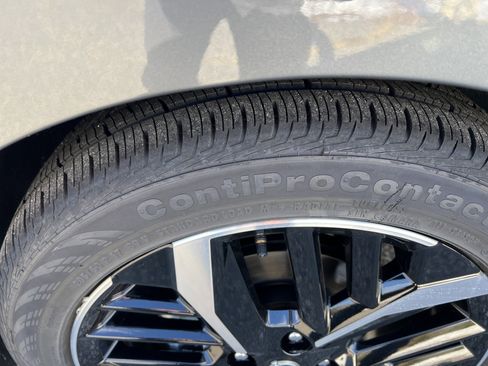 New 2025 Nissan Versa SR w/ Trunk Package image 12