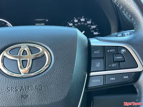 Certified 2024 Toyota Sienna XLE FWD image 24