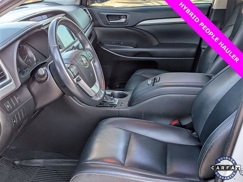 Used 2019 Toyota Highlander XLE image 18