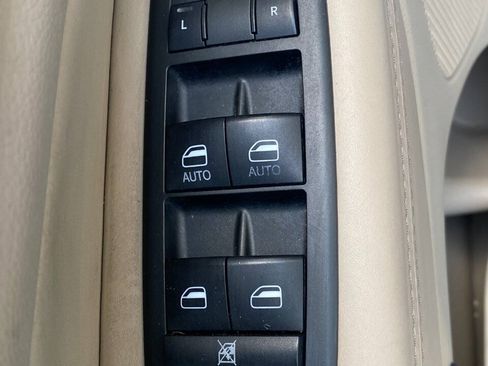 Used 2013 Jeep Grand Cherokee Overland AWD/4WD image 15