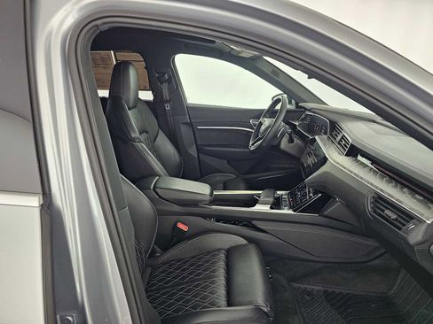 Used 2022 Audi e-tron S Prestige image 10