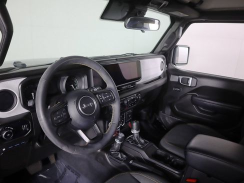 Used 2024 Jeep Wrangler Unlimited image 25