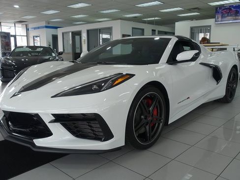 Used 2024 Chevrolet Corvette Stingray Preferred Cpe w/ Z51 Performance Package image 3