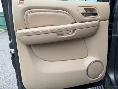 Used 2011 Cadillac Escalade ESV Premium AWD/4WD image 40