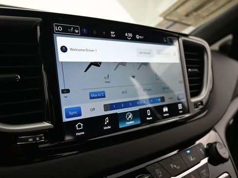 Used 2025 Chrysler Voyager LX FWD image 32