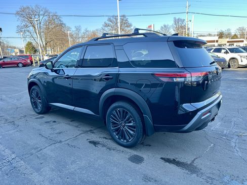 New 2026 Nissan Pathfinder SL w/ SL Premium Package image 7