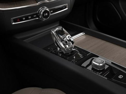 New 2026 Volvo XC60 B5 Plus w/ Climate Package image 8