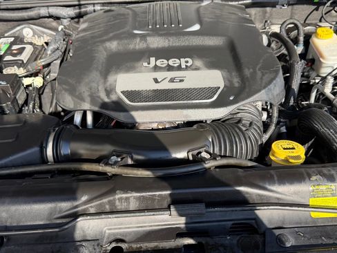 Used 2015 Jeep Wrangler Unlimited Sport AWD/4WD image 7